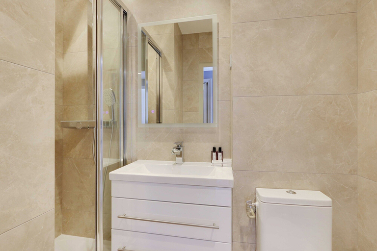 Bathroom, Chic apartment - 2BR/6P - Roquette, Paris