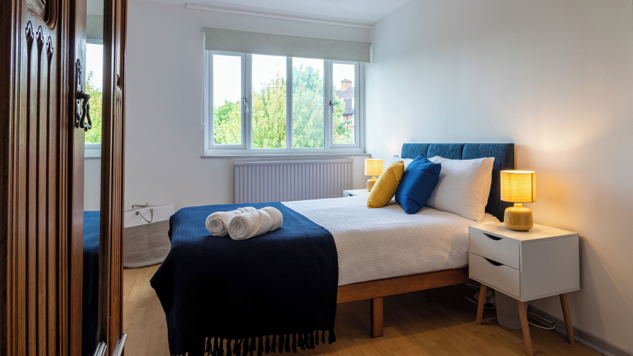Room 4, Captivating 3-bed House in London, London
