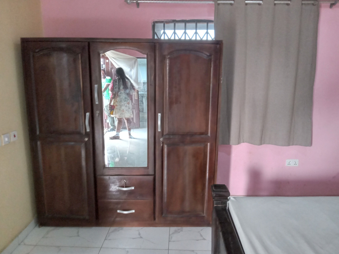 Bedroom 3, Captivating 1-bed Lodge in Accra, Accra