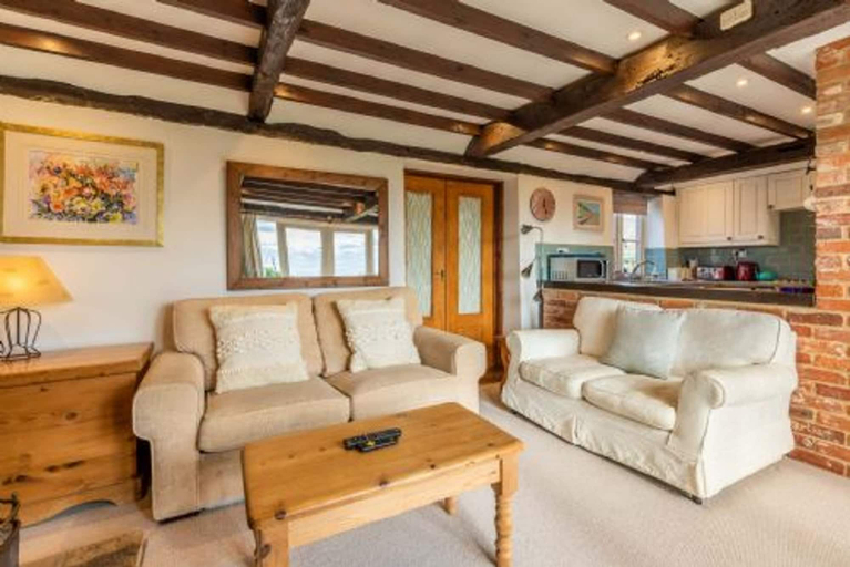 Room 3, Host Stay Woodfalls Barn, Norfolk