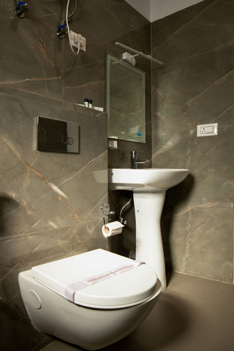 Bathroom 4, Hotel Raj Ville, Darjiling
