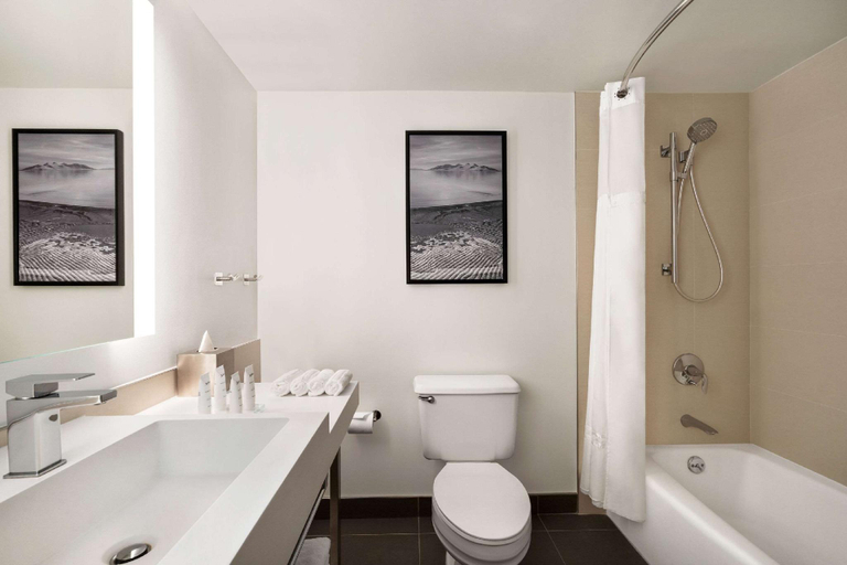 Bathroom 14