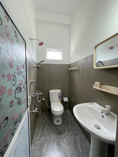 Bathroom 3, Emerald Coast Hotel Negombo, Negombo