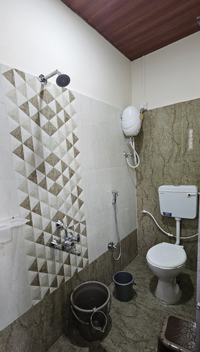 Bathroom, Hotel fulora, Satara