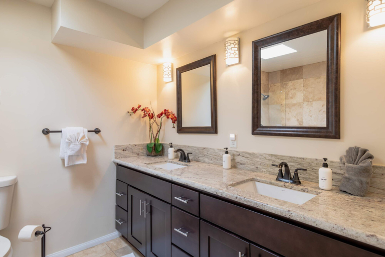 Bathroom 2, Relax at the 3BR Tranquil Oasis in Palm Springs, Riverside