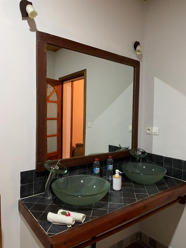 Bathroom 2, Hotel Ambalakely, Haute matsiatra