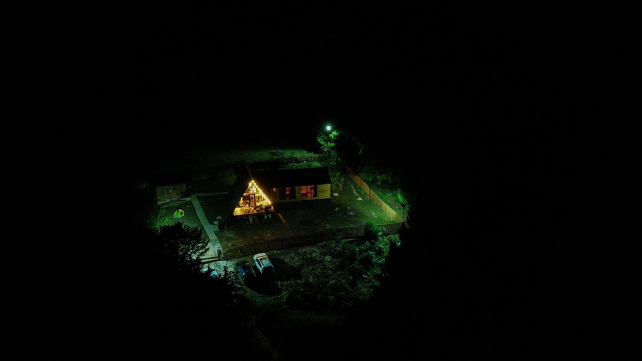 1, Cottage Mebirashi, Ambrolauri
