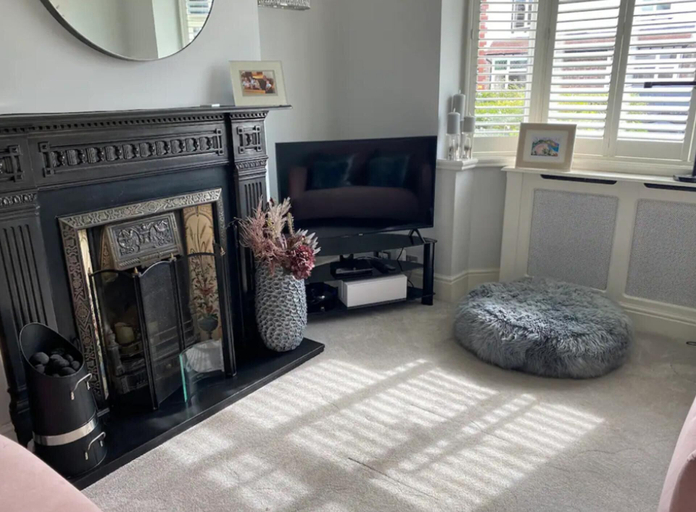 Room 5, Luxury Central Hale Living, Trafford