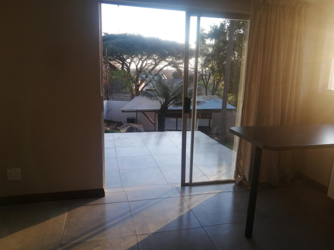 Others 2, 394OnEmus, City of Tshwane