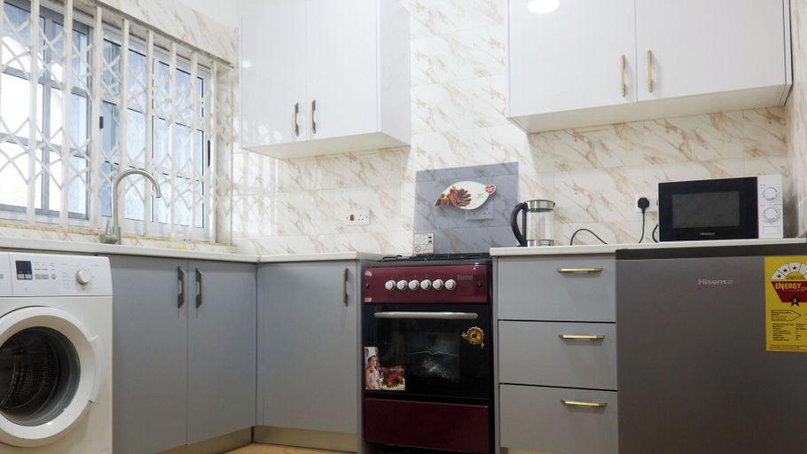 Private kitchen 3, Tropical Oasis in Accra - 2 Bedroom Apartment, Akwapim South