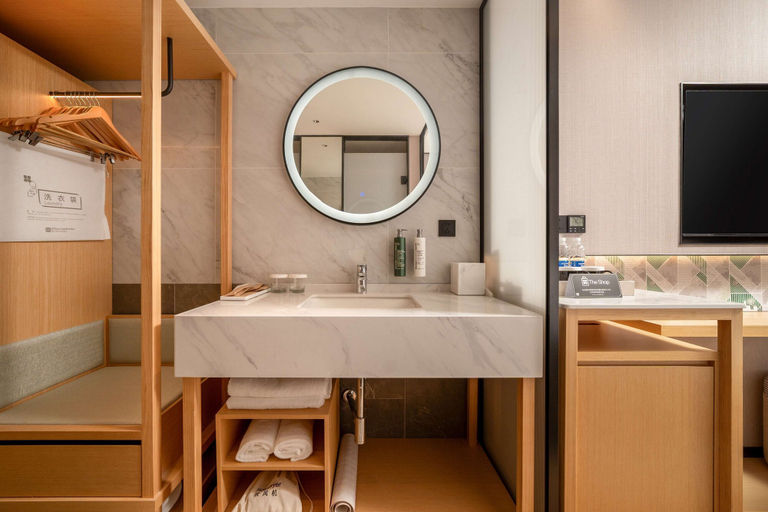 Bathroom 4, Hilton Garden Inn Shanghai Caoyang, Shanghai