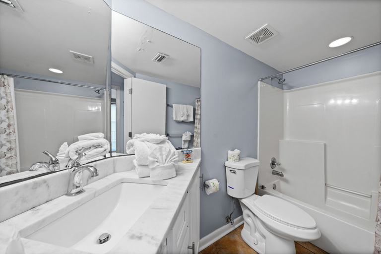 Bathroom 3, Bluewater 201, Baldwin