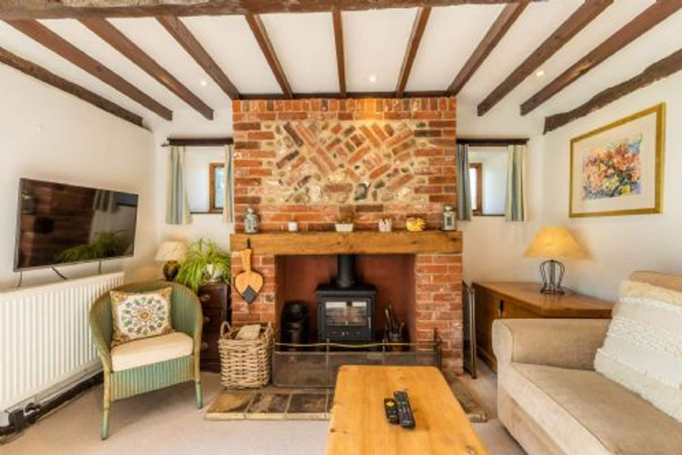 Room 2, Host Stay Woodfalls Barn, Norfolk