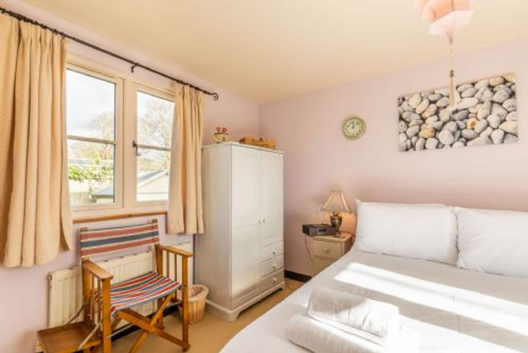 Room 5, Host Stay Woodfalls Barn, Norfolk