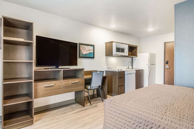 Bedroom 3, WoodSpring Suites Jacksonville Baymeadows, Duval