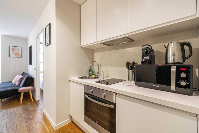 Private kitchen 4, Magnificent renovated 2 room apartment , Alpes-Maritimes