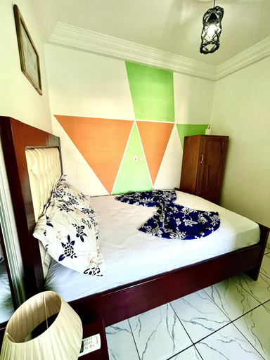 Room 2, 1 Bed Studio Sleeps 2 - Canal View, Wifi, Parking, Wouri