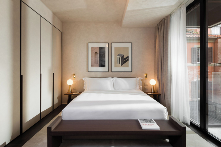 Bedroom 3, master Trevi, Rome