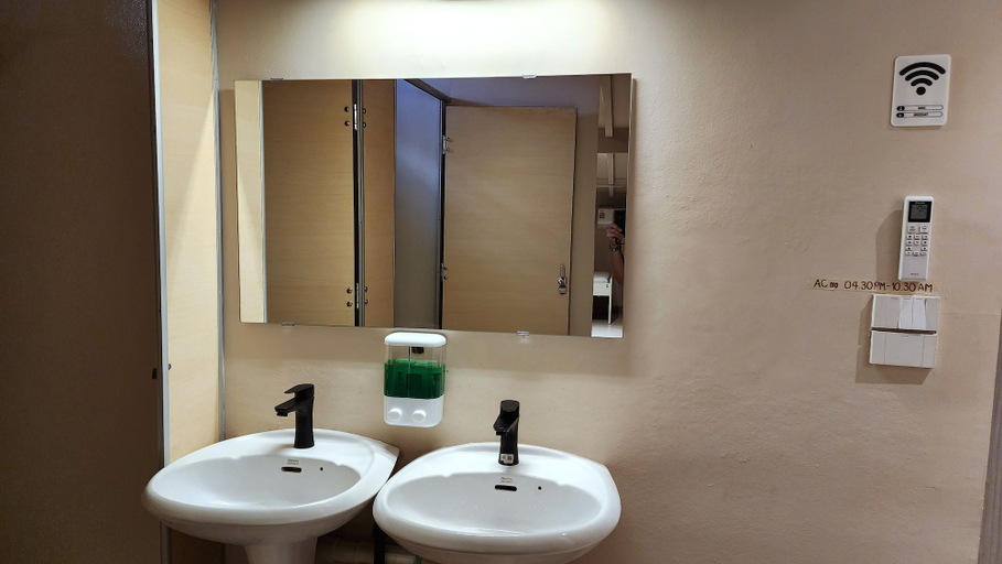 Bathroom 5, IHOC - Phuket OldTown, Pulau Phuket
