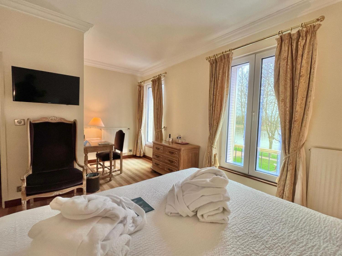 Bedroom 2, Logis Hotel Le Rivage, Loiret
