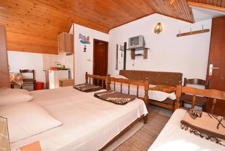 Bedroom 3, Malovic
