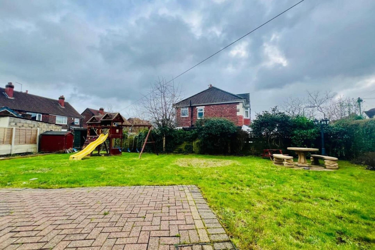Exterior & Views 2, 13 Guests - Free Parking - Manchester House, Bury