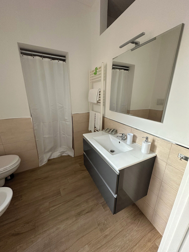 Bathroom 3, TOI Apartments, Brindisi