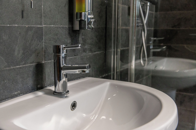 Bathroom 4, Spindlestone Cottage - North East Escapes, Northumberland