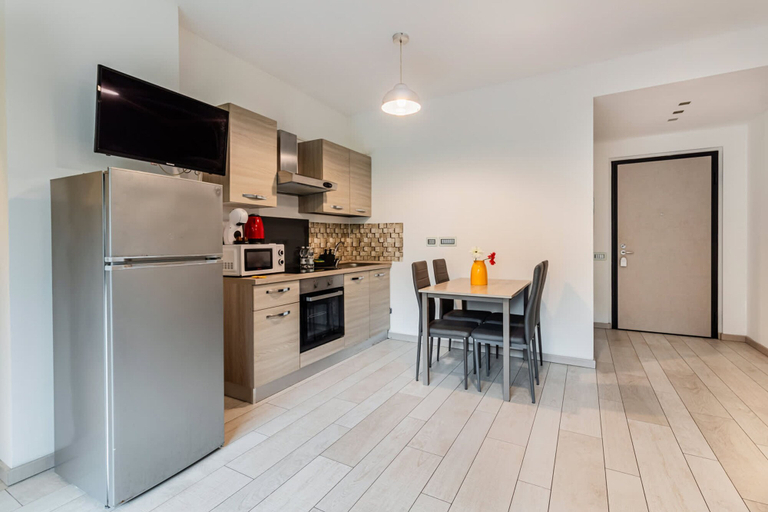 Room 4, Modern and Spacious Apartment With Terrace, Milano