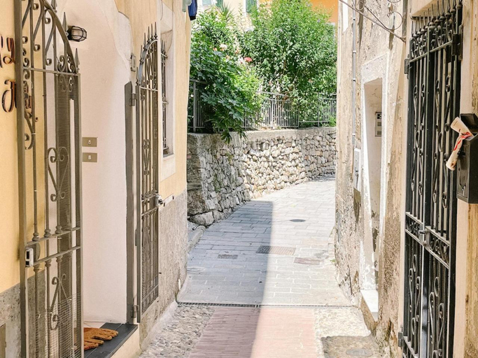3, Luxury apartments in medieval Ventimiglia Alta close to the beach, Imperia