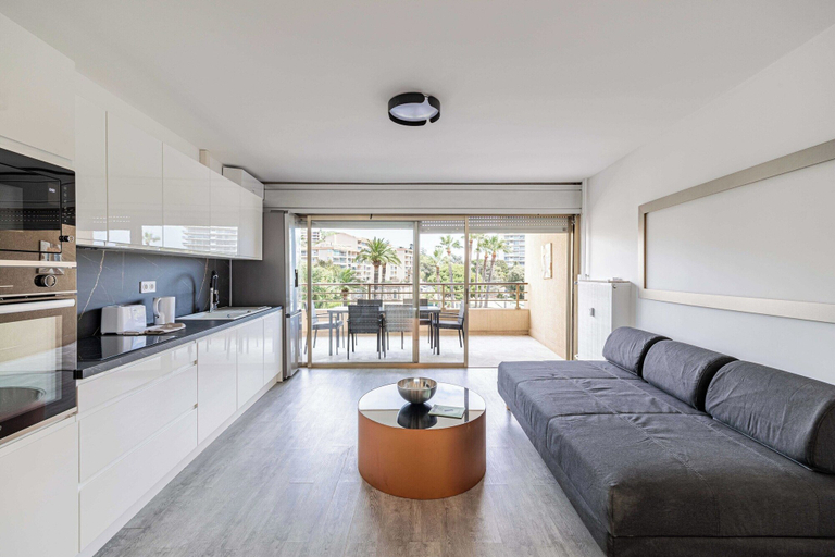 Private kitchen, Very Nice Renovated Apartment - Cannes La Bocca - 3br/6p, Alpes-Maritimes