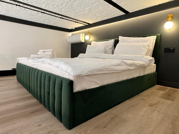 Bedroom 24