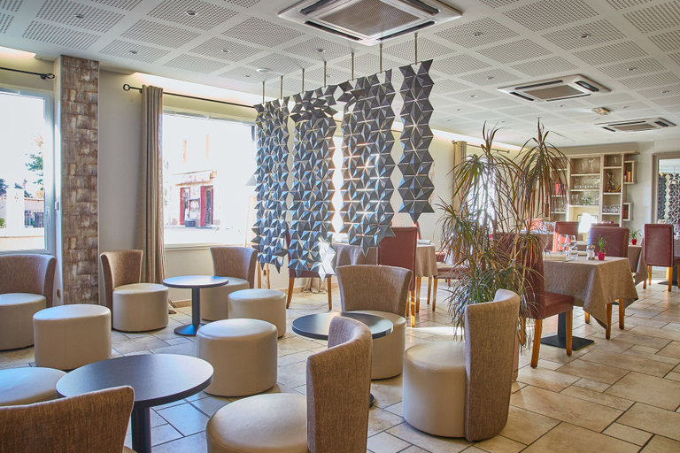Interior 2, Le Place Neuve, Rhône