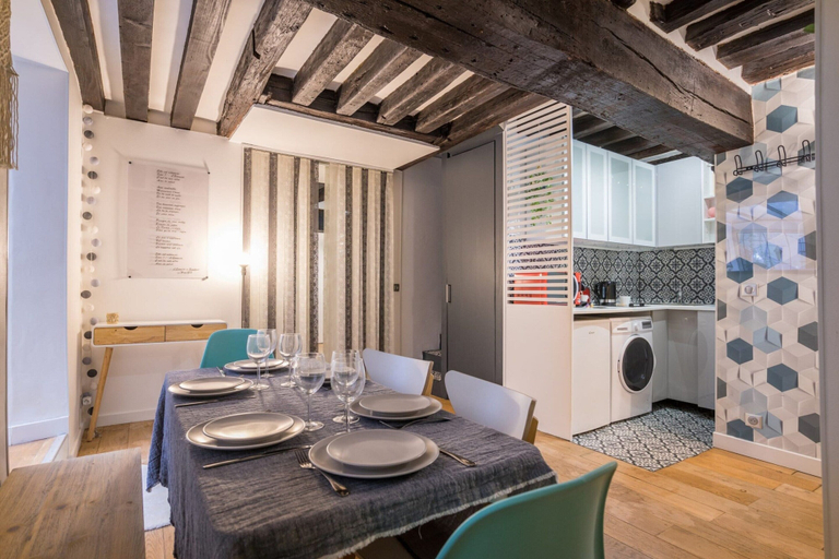 Private kitchen 2, Chic apartment with patio - 2BR/6P - Le Marais, Paris