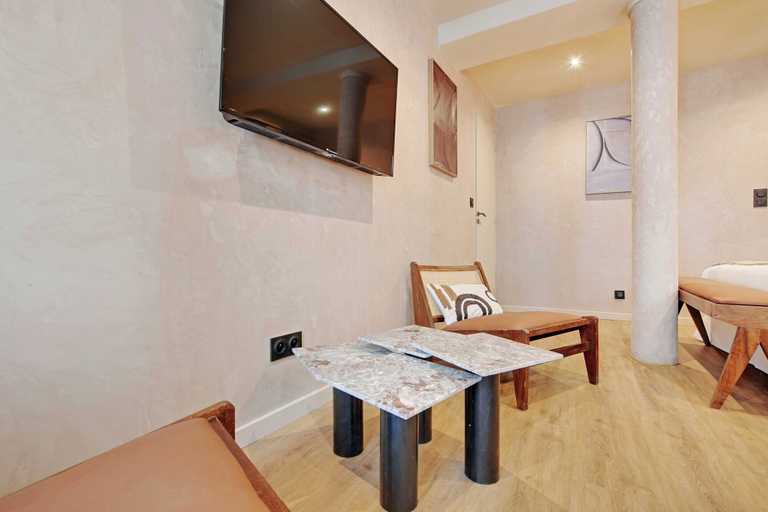 Interior 3, Gorgeous 3br/8p Apartment - Caire / Montorgueil, Paris