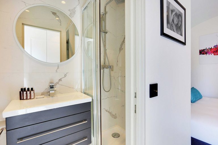 Bathroom 5, Amazing 2bd/6p apt With A/C - Bastille, Paris