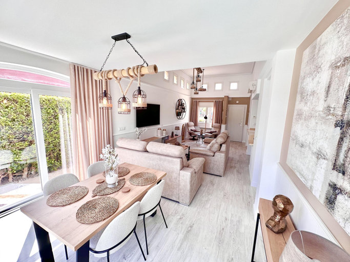 Dining 5, Luxurious Frontline Golf Villa on Mar Menor Golf, Murcia