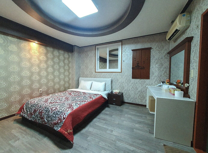 Bedroom 2, Galleria Hotel, Andong