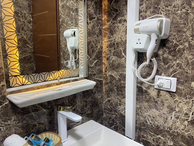 Bathroom 3, Sunrise Pyramids Inn, Al-Ahram