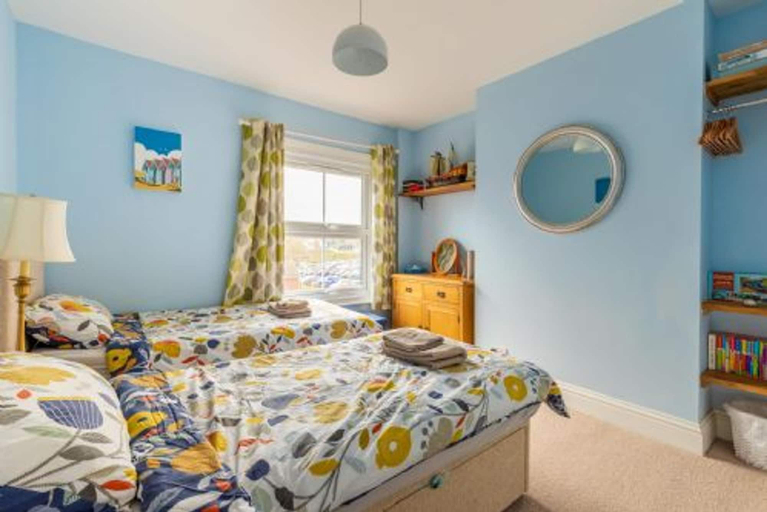 Room 4, Host Stay Cabbell Towers, Norfolk