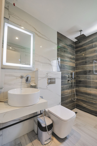 Bathroom 4, Galaxy Hotel, Sarandës