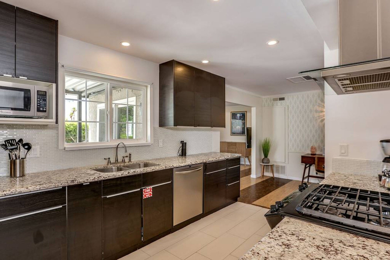 Private kitchen, Relax at the 3BR Tranquil Oasis in Palm Springs, Riverside