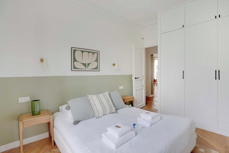 Room 2, Elegance and Charm in the Chic Town of Neuilly, Hauts-de-Seine