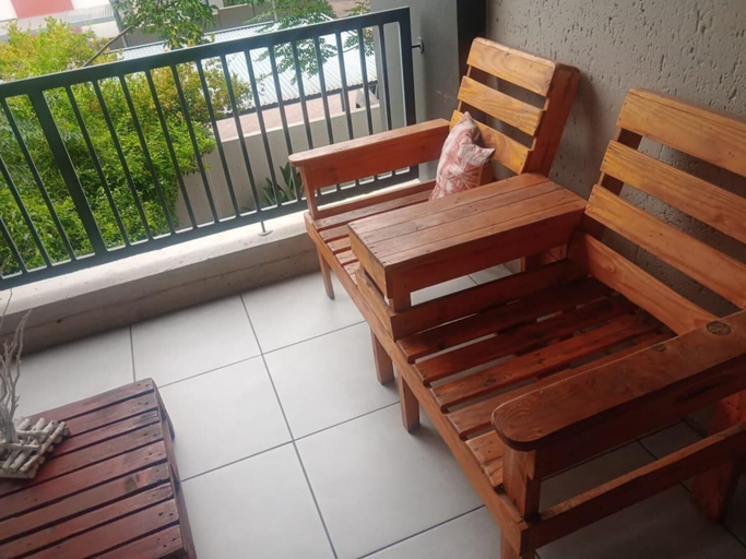 Property grounds 4, Pool-bbq-3br-2baths-parking-safe-family-friendly, City of Johannesburg