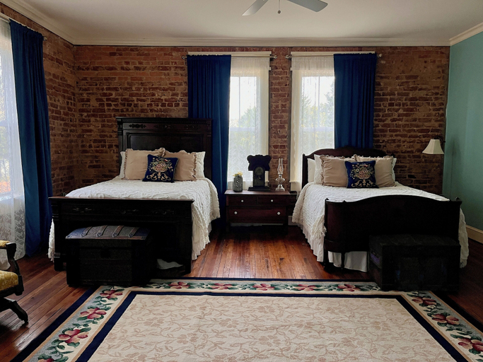 Bedroom 2, Tanglewood Inn, Greenville