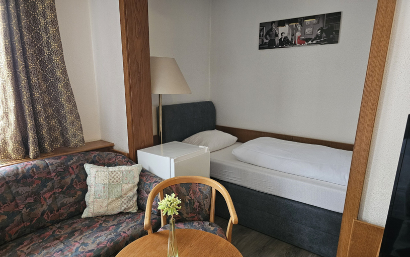 Bedroom 4, Hotel Shawi, Darmstadt-Dieburg