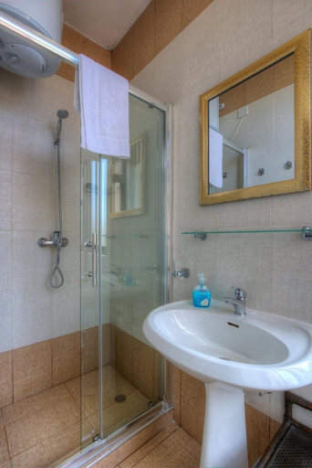 Bathroom 3, Green Grove Guest house