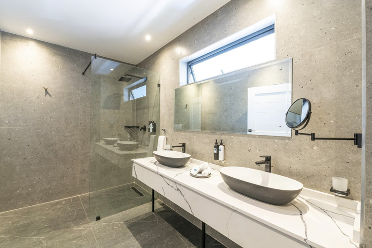 Bathroom 3, 258 Hotel, Harare