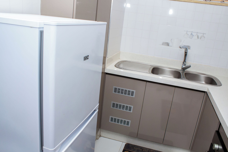 Private kitchen 4, Apartment Sleeps 4 2 Baths Free Parking, Harare