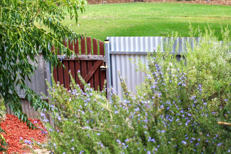 Room 2, Sandy Pool Shack - Pet Friendly, Adelaide